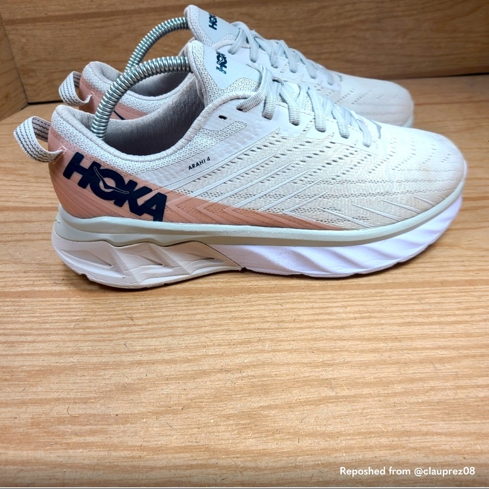 HOKA ONE ONE Arahi 4